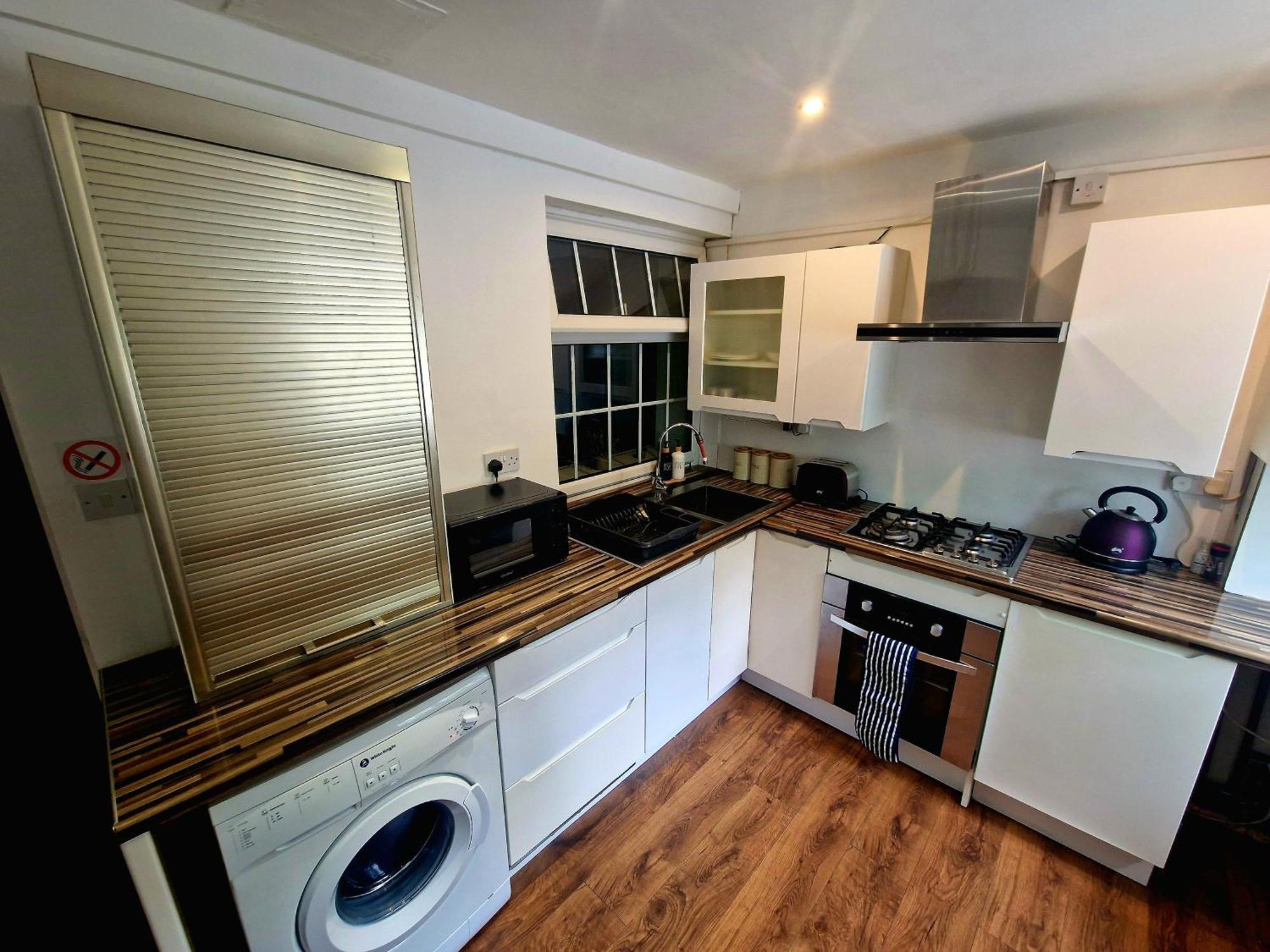 Private Courtyard Apartment In Bradford With Parking Shipley  Bagian luar foto