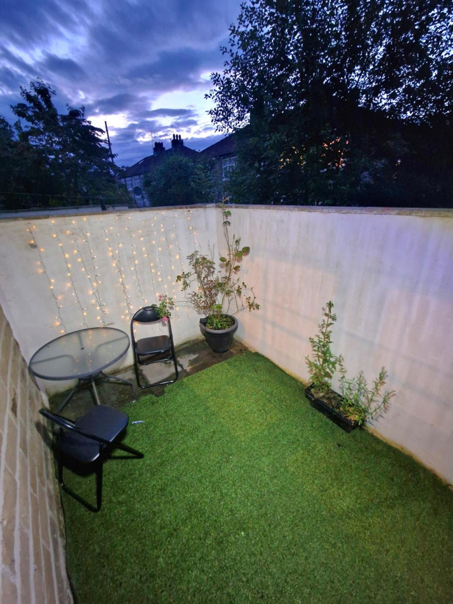Private Courtyard Apartment In Bradford With Parking Shipley  Bagian luar foto