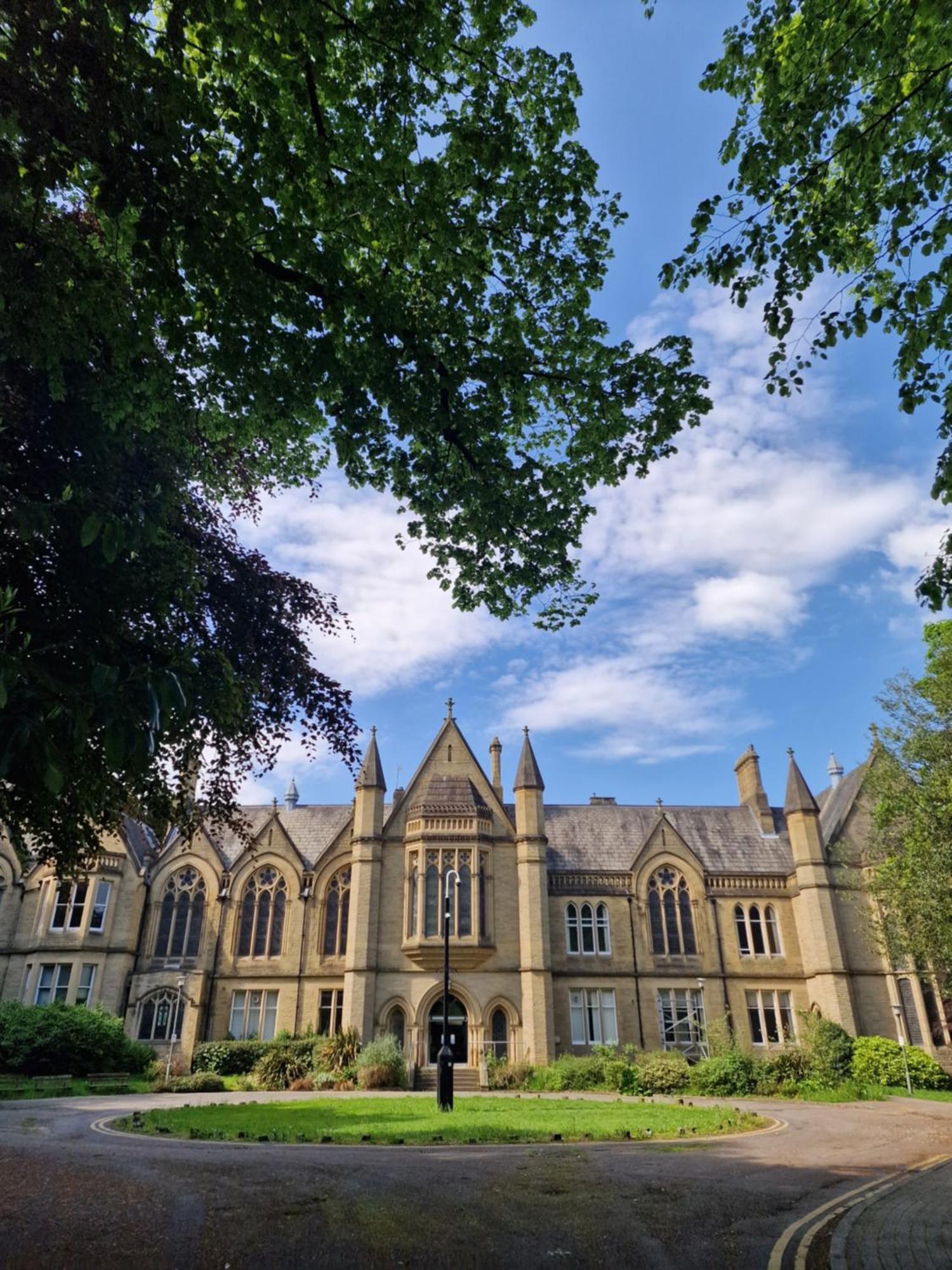Private Courtyard Apartment In Bradford With Parking Shipley  Bagian luar foto