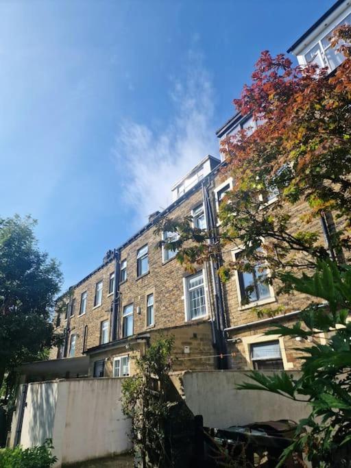Private Courtyard Apartment In Bradford With Parking Shipley  Bagian luar foto