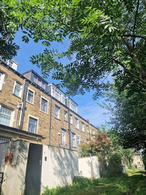 Private Courtyard Apartment In Bradford With Parking Shipley  Bagian luar foto